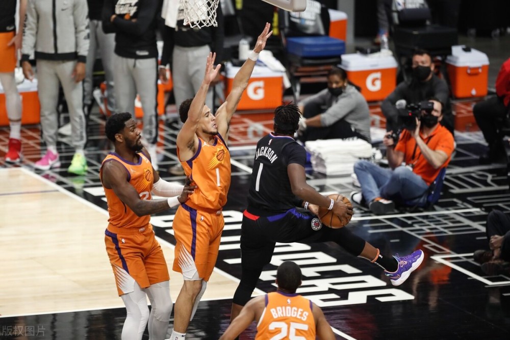 太阳队史第三次晋级总决赛!保罗三分8中7狂砍41分,贝弗利输急眼