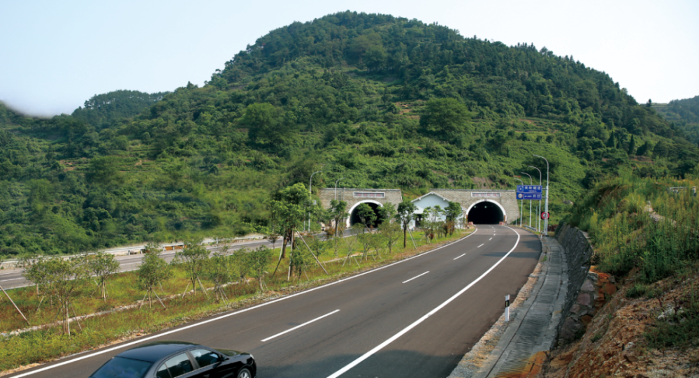 104國道關嶺隧道改造後工程起點為新昌關嶺,過白鶴鎮後跨上三高速公路