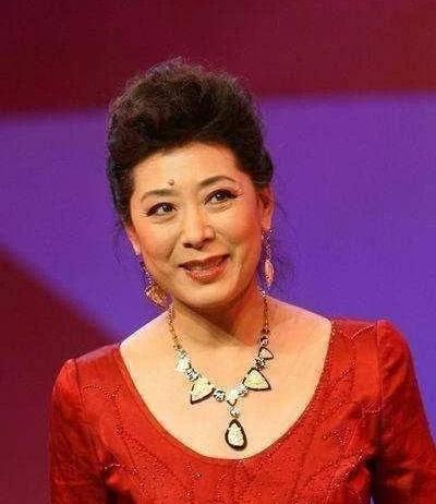 关牧村10岁丧母靠卖血捡菜叶为生结婚惨遭家暴67岁现状如何