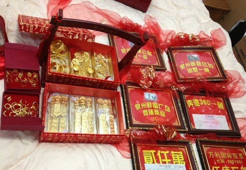 河南,一女子和男友结婚,父母要价80万彩礼,说这是当地标准?