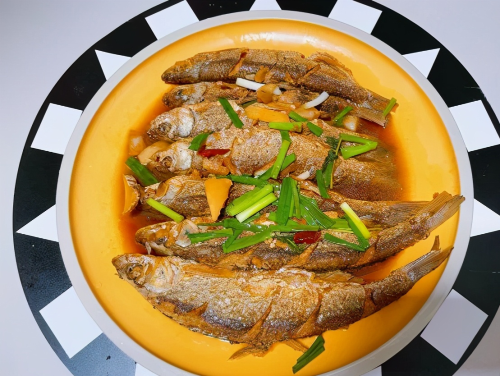 翘嘴鱼的营养价值很好,里面富含丰富的蛋白质,还有钙