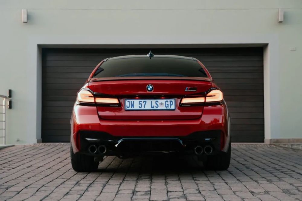 新m5雷霆版搭载代号为s63b44的4.