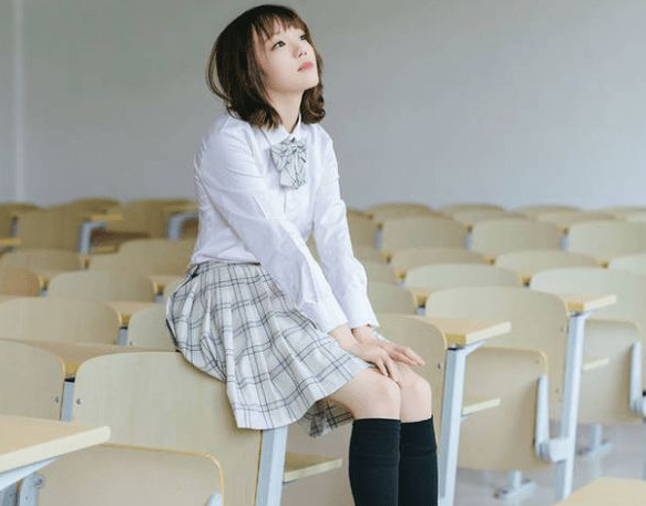 女大学生穿 Jk制服 拍毕业照 被人批评有伤风化 直接霸气回怼 毕业 毕业照