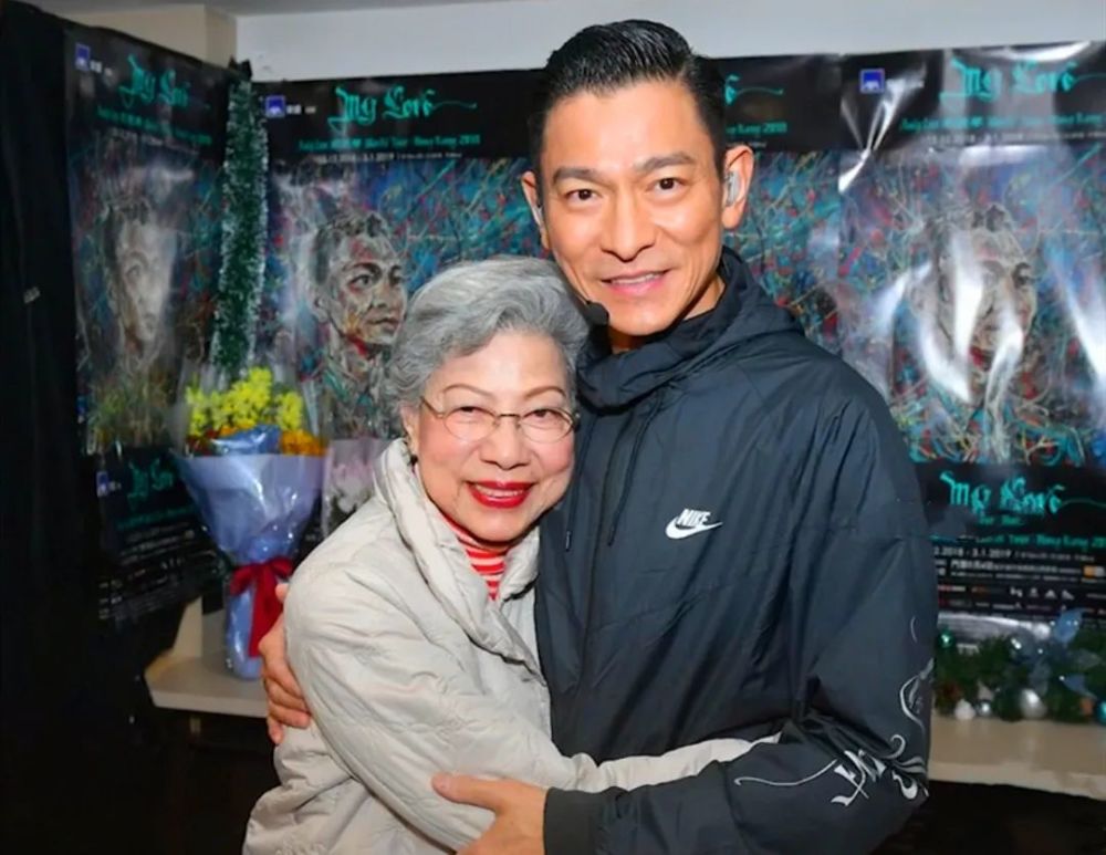 如何得到与刘德华的合影?