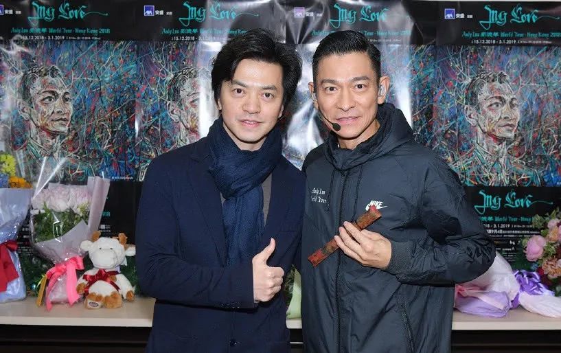 如何得到与刘德华的合影?