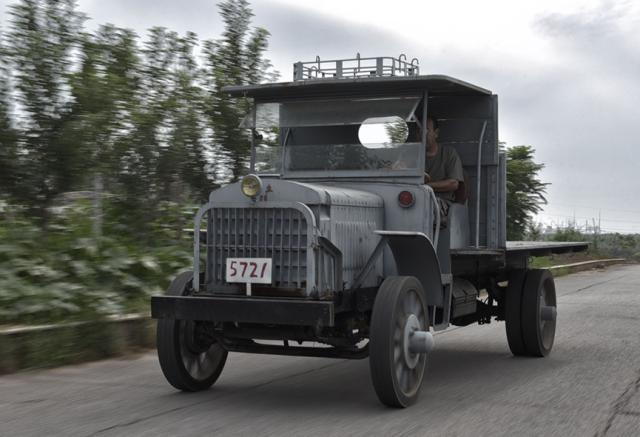 张学良欣然接受,并在来年2月向民生工厂拨款74万元.