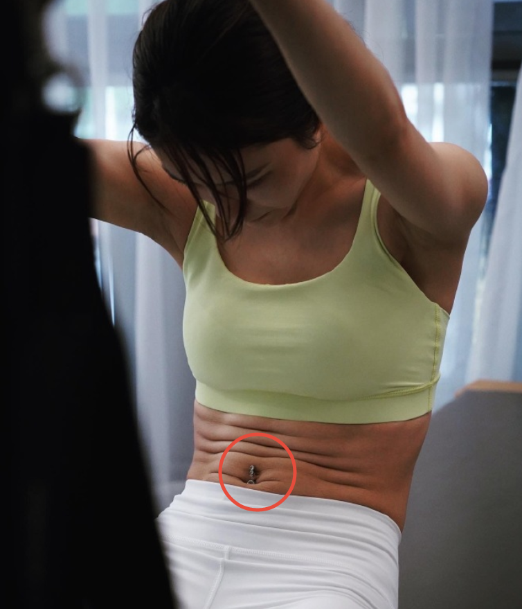 张馨月晒健身照大秀身材,肚脐环抢镜,与林峯节目中开始爆发矛盾_腾讯