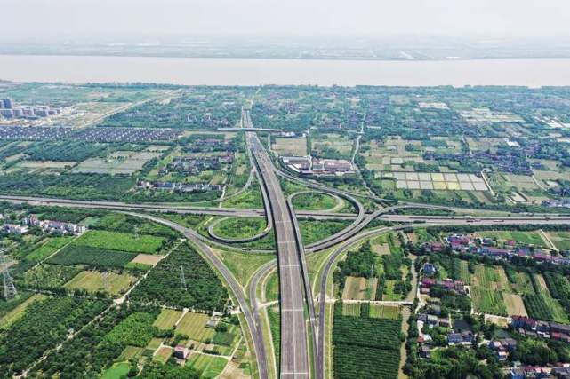 浙江省交通集团钱江通道北接线周王庙收费站,标志着s9苏台高速钱江