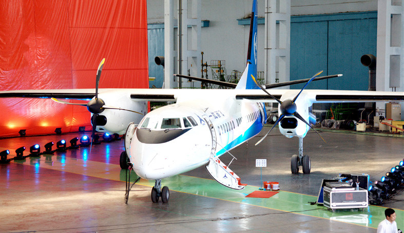 ac313成功首飞."新舟"60交付海外用户.歼15陆上首飞."小鹰"500多用