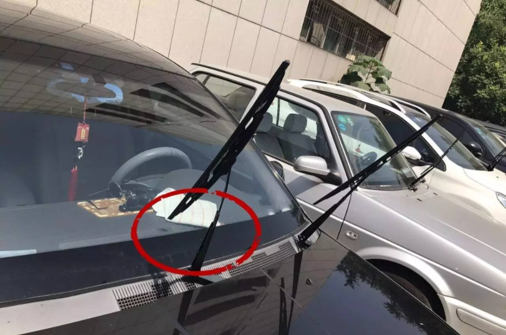 雨刮器竟然有隐藏功能!新手司机:又学到了!