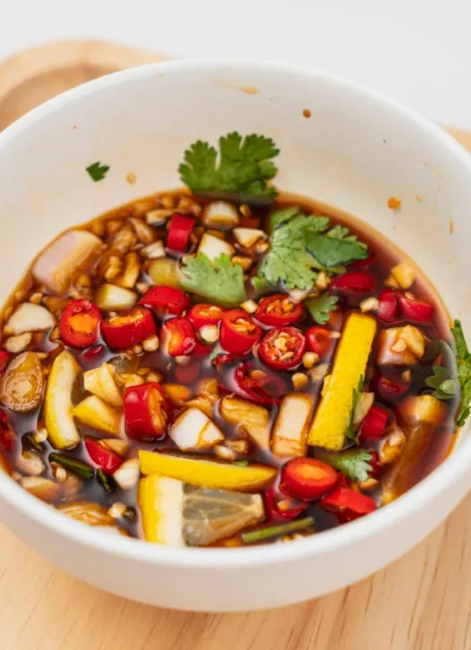 酸爽鲜香的酸辣汁,拌上一份鲜虾,真的太适合夏天开胃了.