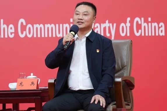 卡友龙兵应邀出席建党百年新闻发布会