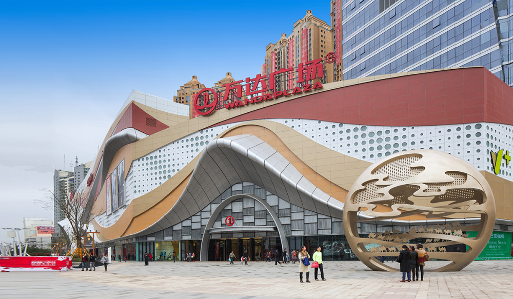 建成为西站商圈进行了一次大洗牌,早期传统的广场商圈也积极进行调整