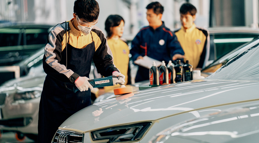 培养适应现代汽车行业所需的专业汽修技师,比如新能源汽车维修技师