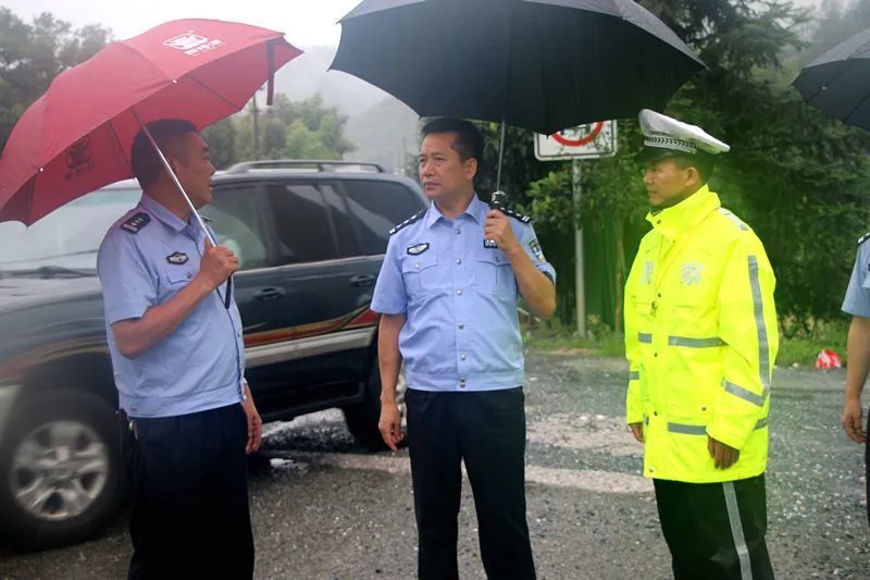 周象有支队长深入婺源督导检查汛期交通安保工作