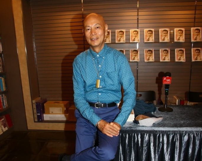 74岁罗家英身体不适缺席活动!自曝胃痛数日,以为十二指肠出问题