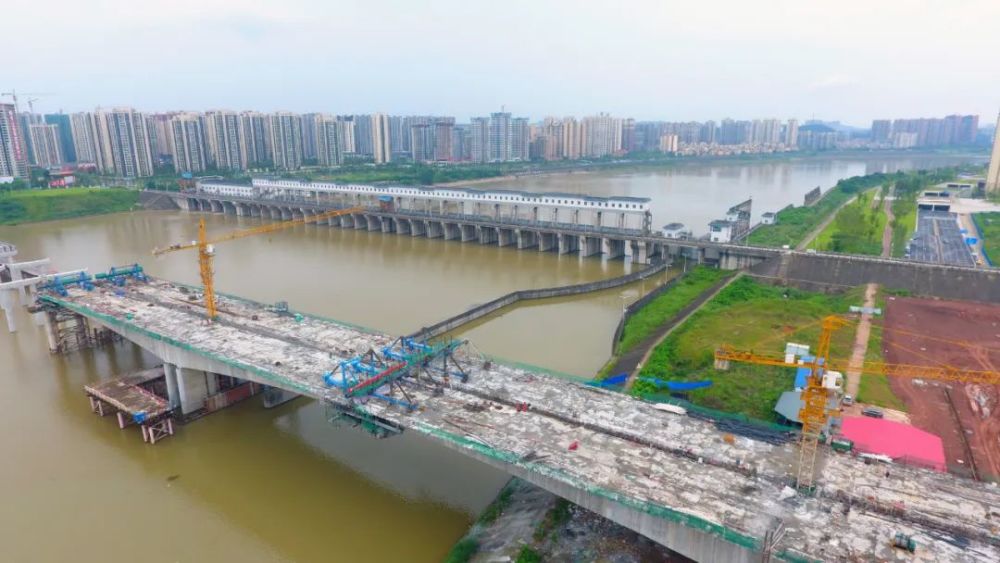 南充將軍路嘉陵江大橋主橋順利合龍