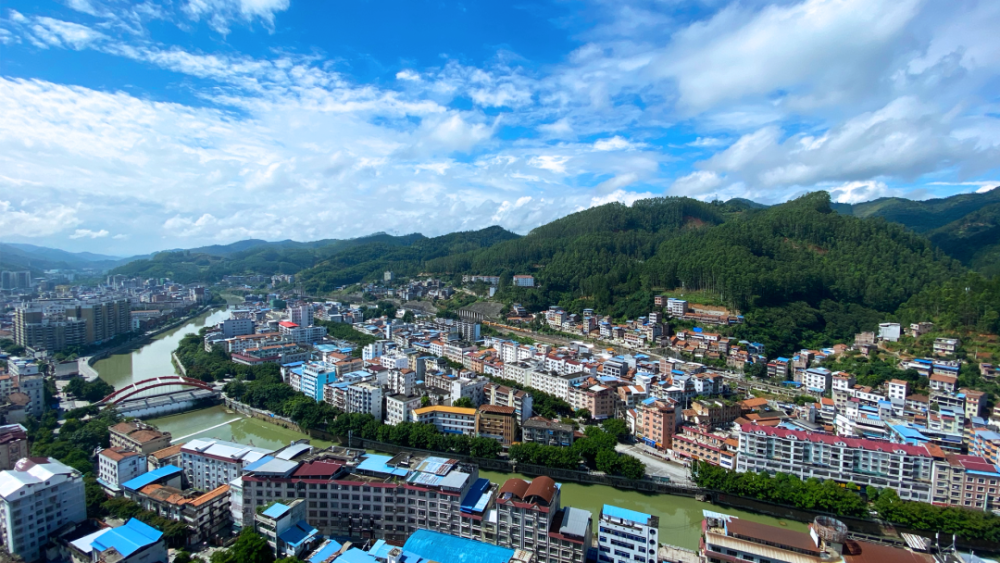 诗画田林城作者黄泽宁