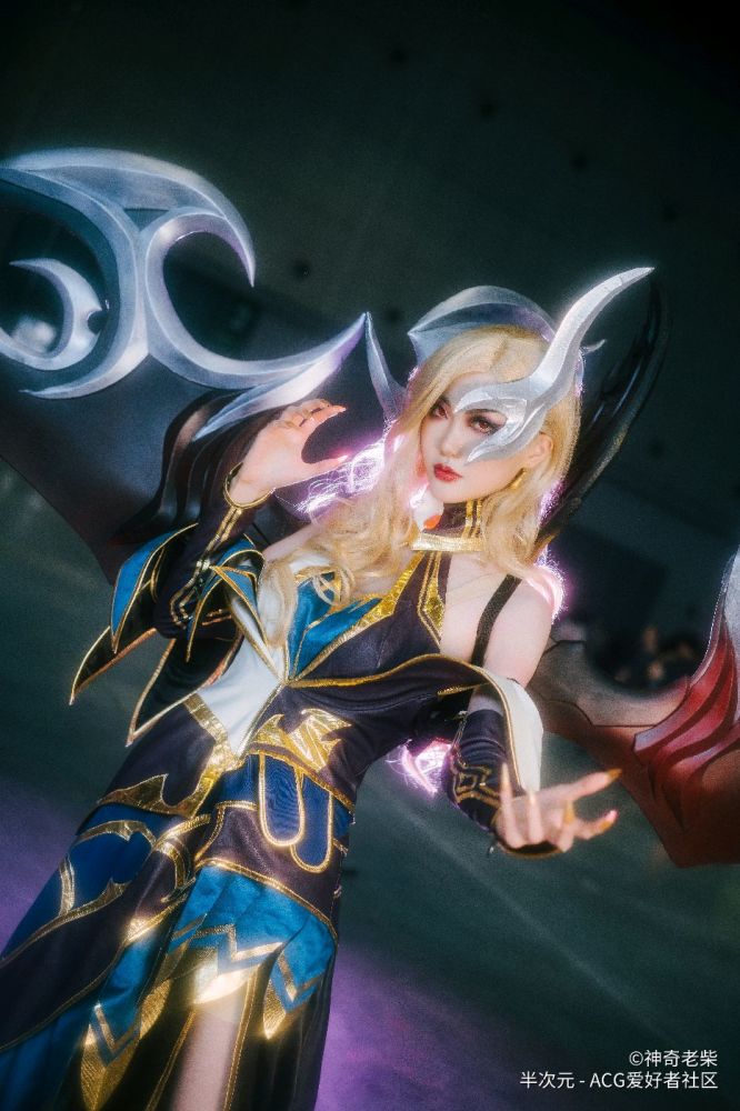 英雄联盟 cos 至尊魔女莫甘娜