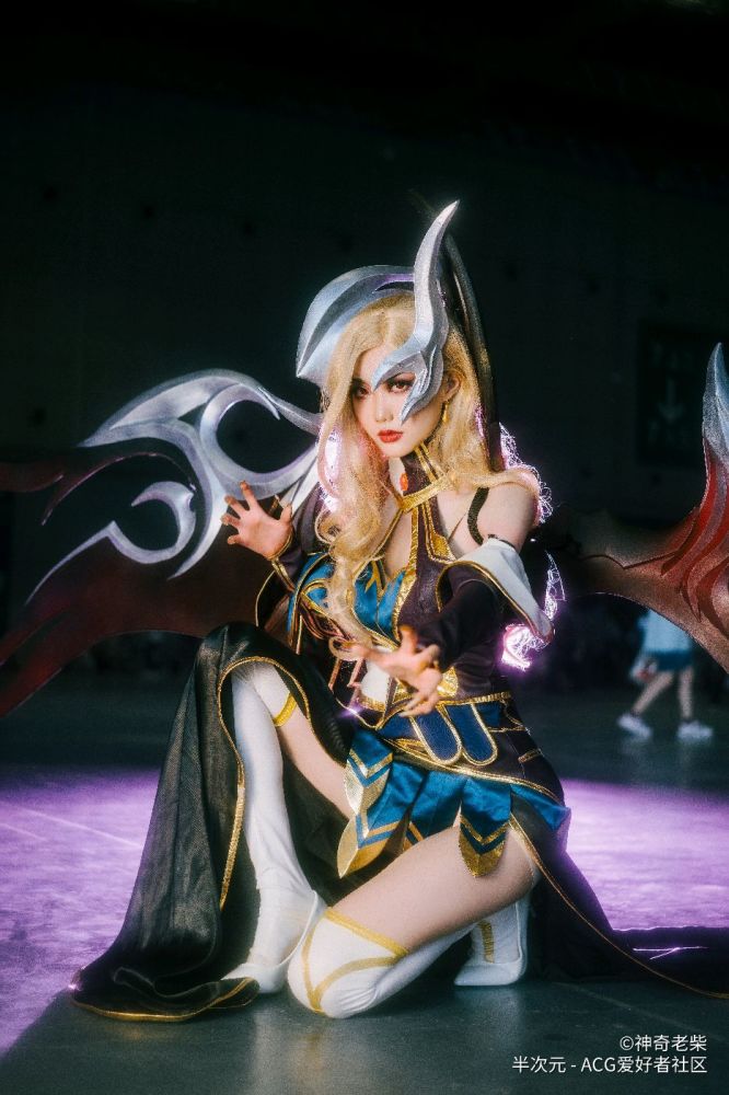 英雄联盟 cos 至尊魔女莫甘娜