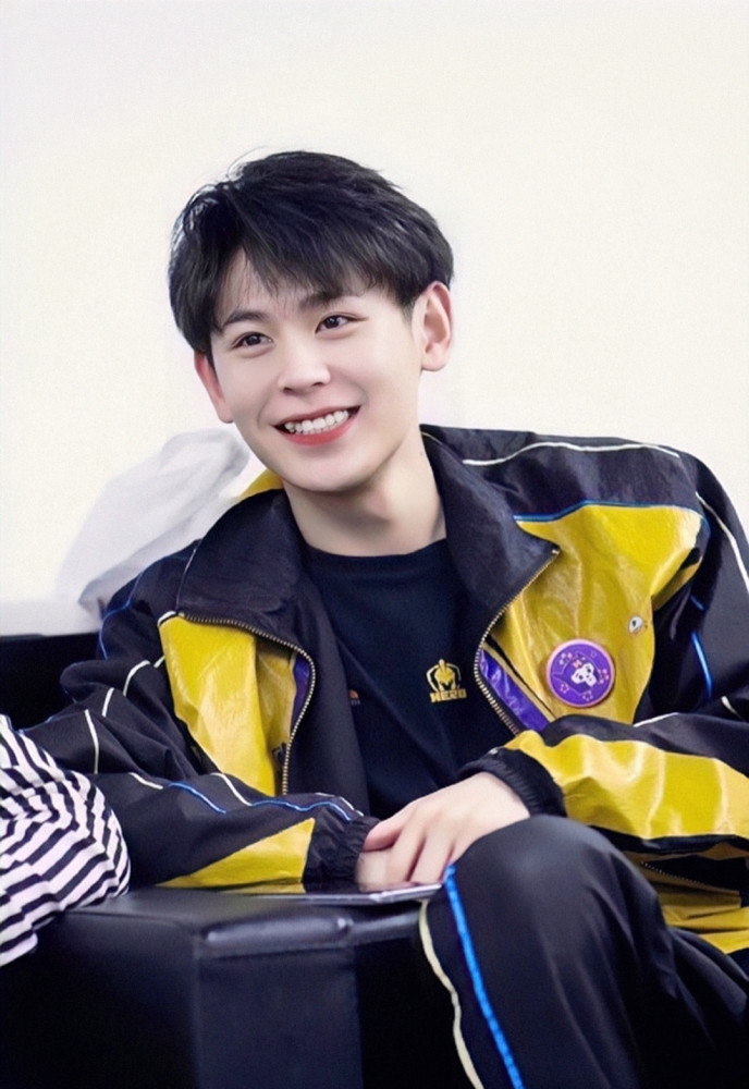 kpl南京hero久竞真电竞大帅哥hero无畏完全电竞男主脸