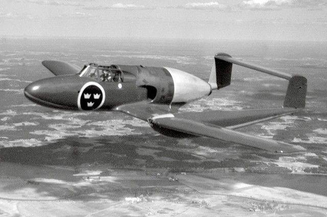 表现出对喷气式战斗机的热情,萨博公司决定研制喷气版本萨博21战斗机