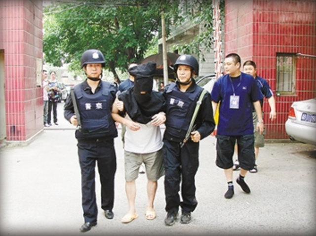 2009年重庆扫黑纪实禁毒副队长罗力是保护伞露馅后被抓