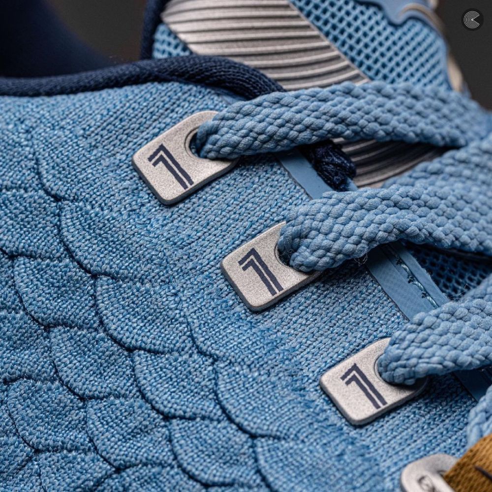 林书豪"龙鳞"1代篮球鞋,搭配金色的细节点缀,呈现出独特的视觉感受.