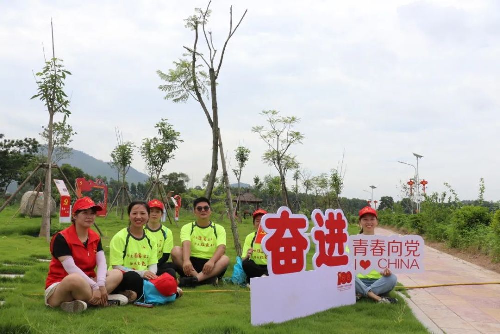 鎮經濟開發區隨處可見靚麗風景線南安人用自己的方式唱響對黨的讚歌!