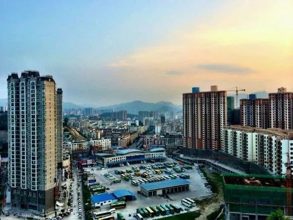 毕节市各县人口_三年风雨路,恒大助力毕节市大方县18万人口脱贫