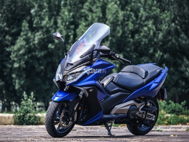 双缸旗舰最优选试驾光阳ak550ckd版