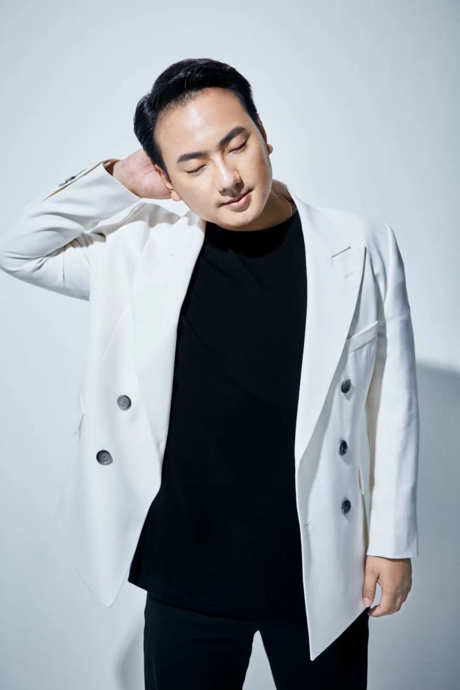 从做歌手以来,海来阿木一直都很渴望舞台,做演唱会更是他的梦想.