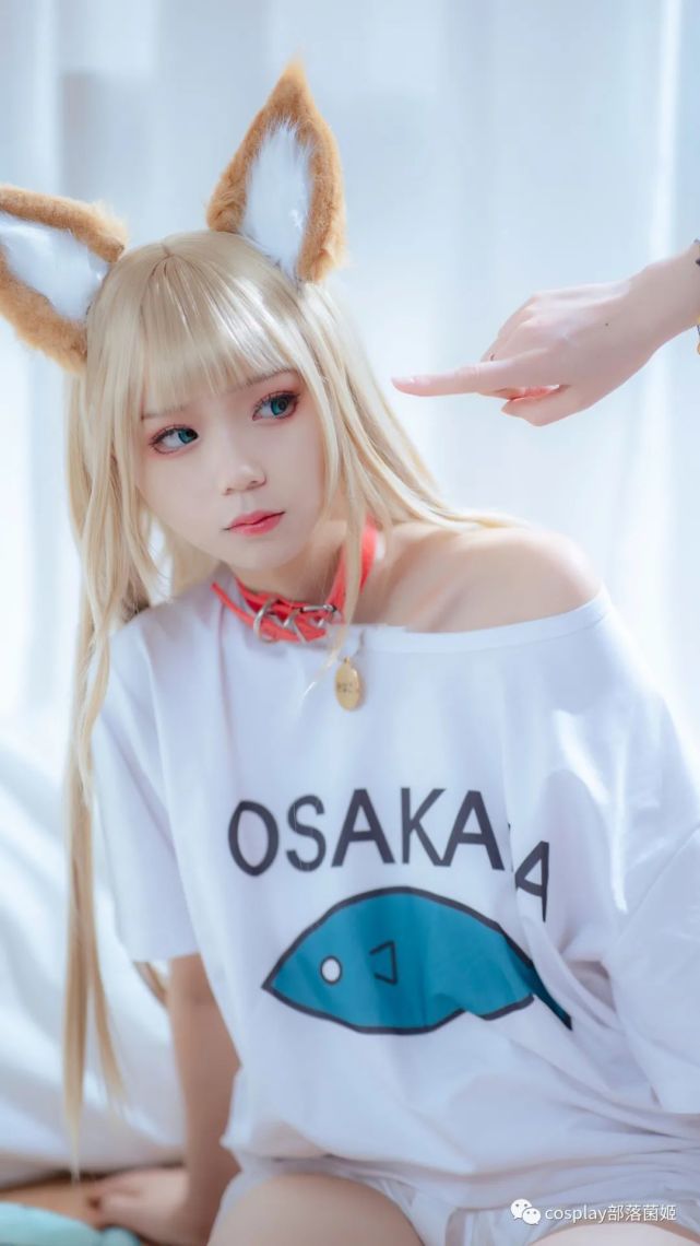 cos喵呜起床了俺要吃饭笨蛋主人呢