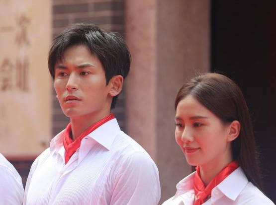 张哲瀚与刘诗诗同框好养眼,献唱《红船》主题曲,亮丽的风景线