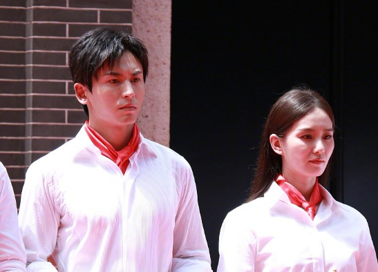 张哲瀚与刘诗诗同框好养眼,献唱《红船》主题曲,亮丽的风景线