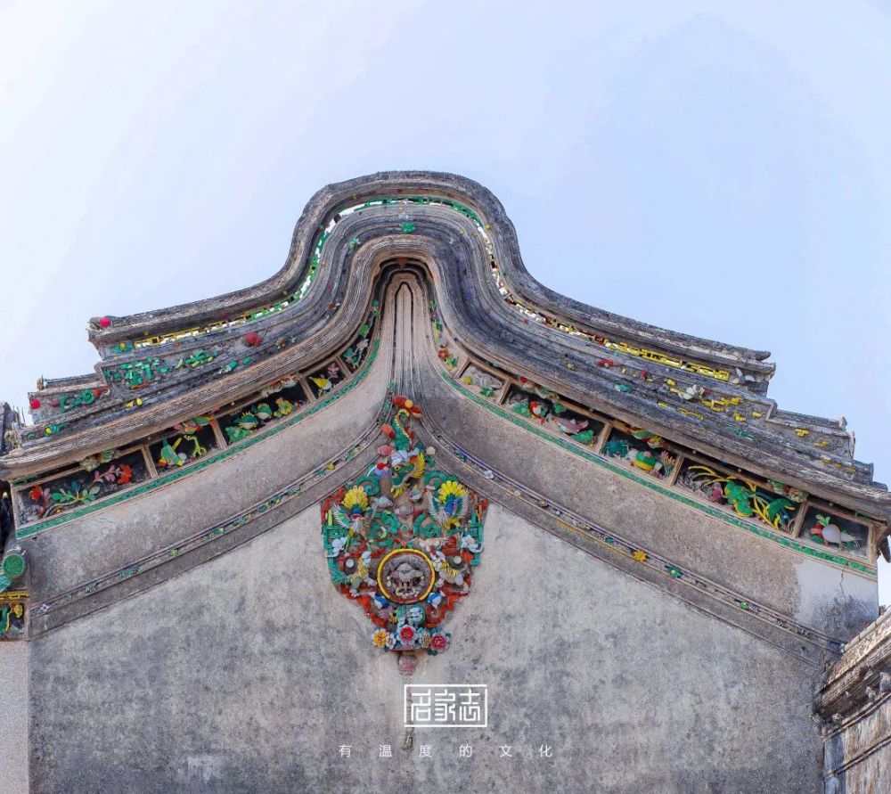 世祐许公祠 - 匾额  黄镜亮摄潮汕民居典型的"四点金""下山虎"风格