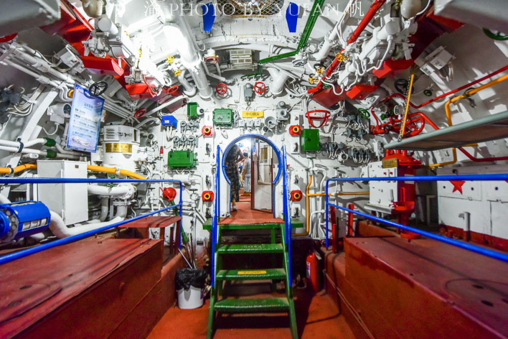 走进海军退役的279号潜艇内部揭开它的神秘面纱一起来感受中国骄傲