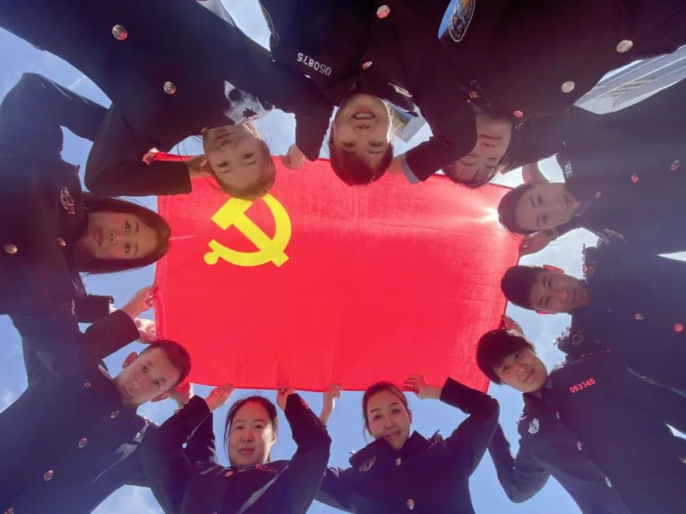 党旗下的人民警察