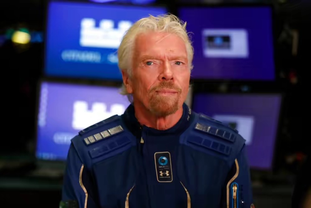 先贝佐斯一步维珍银河创始人711坐自家飞船上太空