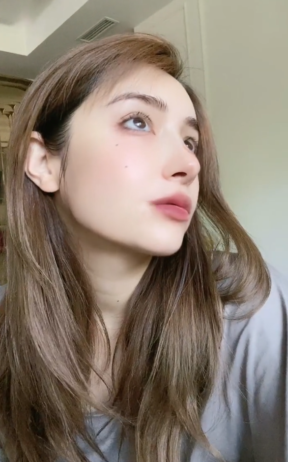 麦迪娜晒臭美自拍染头发做美甲孕期也要美胖18斤后半身出镜