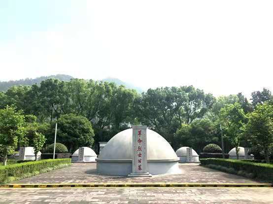 烈士墓寧波樟村四明山烈士陵園是現在的名稱.