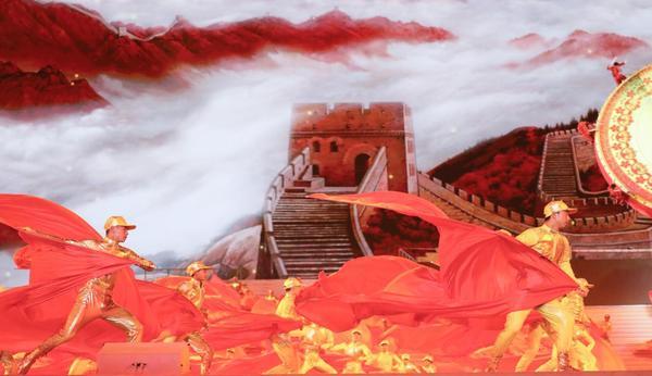 第二篇章《战旗美如画》节目开始后,塔沟武校1200名学员在六分多钟