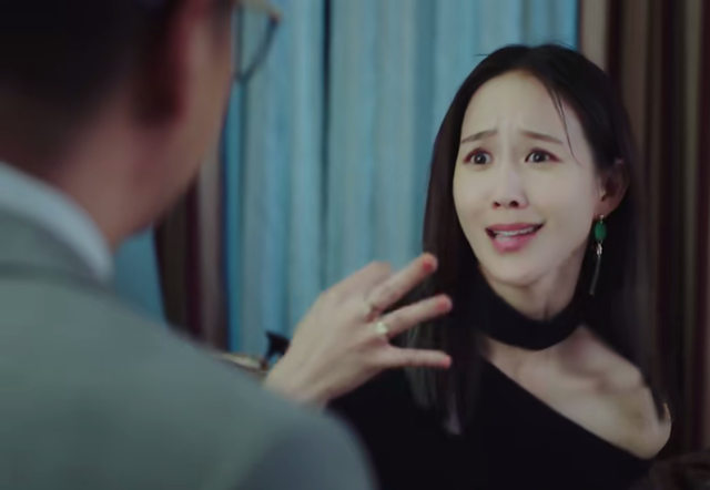 不说再见:欧可欣的一个动作,暴露了自己的身份,任嘉伦:你是荣钰?