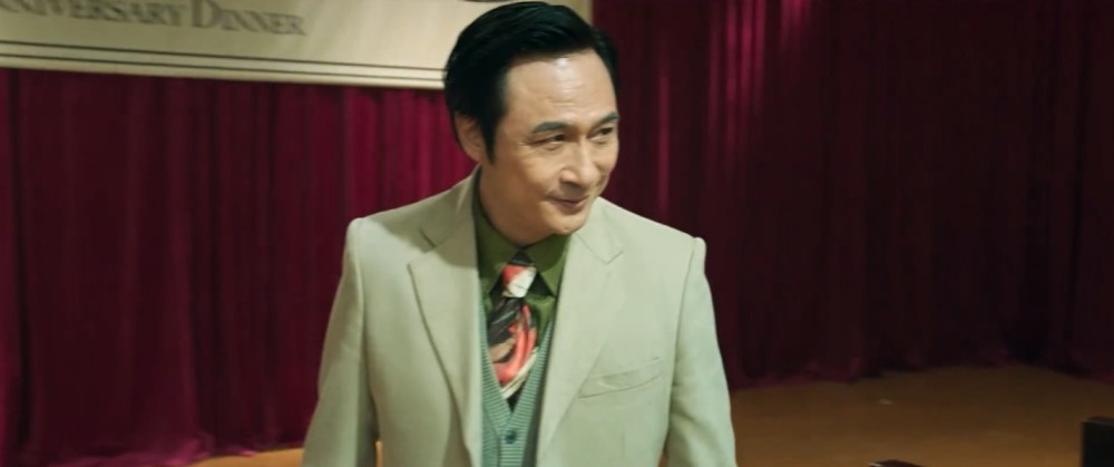 六七十年代的香港,在英国港督管束之下,华人总探长徐乐并不安分守己