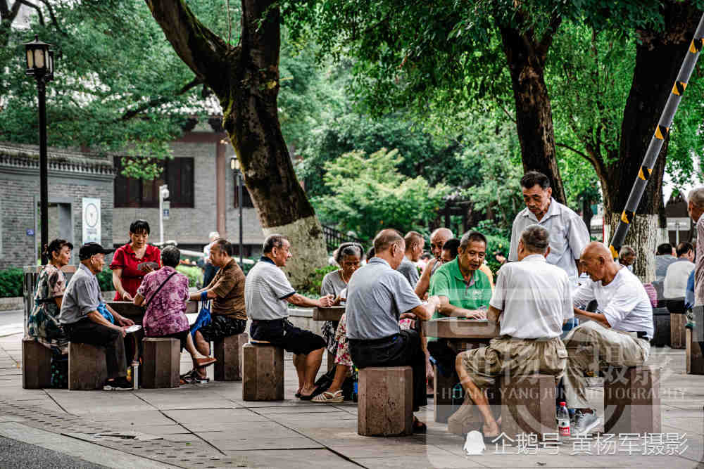 江西夏天最宜避暑納涼的公園,老年人扎堆,自在生活令年輕人羨煞_騰訊