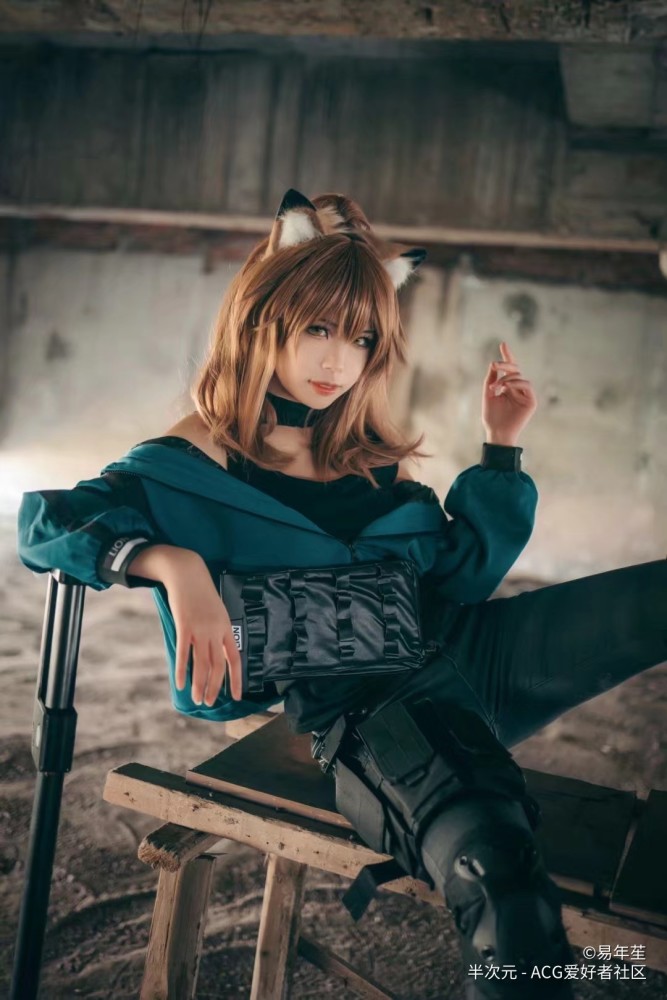 明日方舟 推进之王——遗石 cos正片