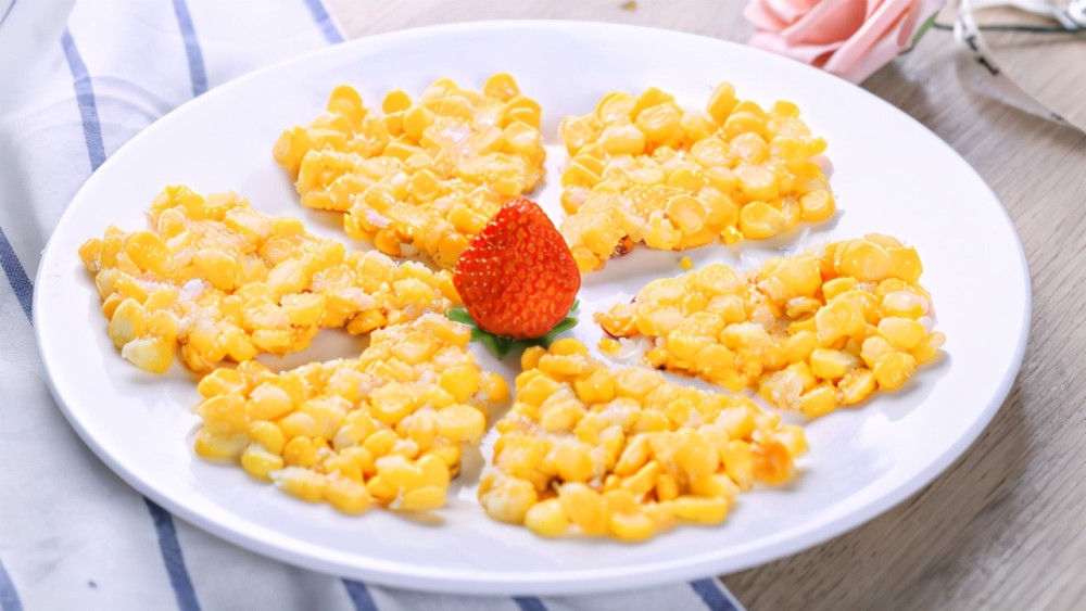 玉米不要再煮着吃了,教你做成香甜玉米烙,酥脆香甜,做法超简单_腾讯