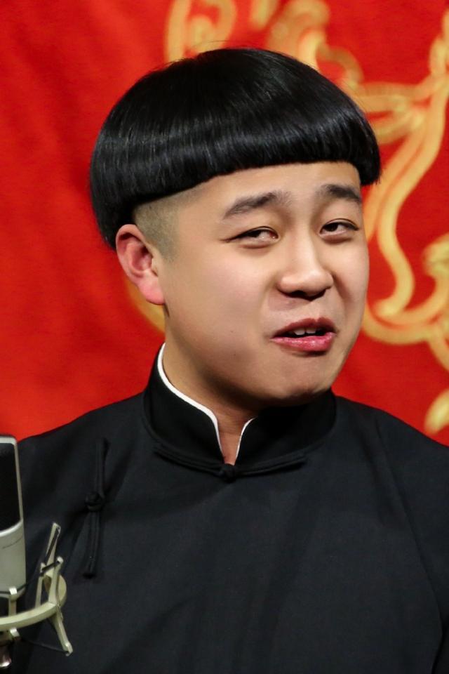 德云社张九龄剃蘑菇头,引发网友热议,爷们这是要"回青"了么