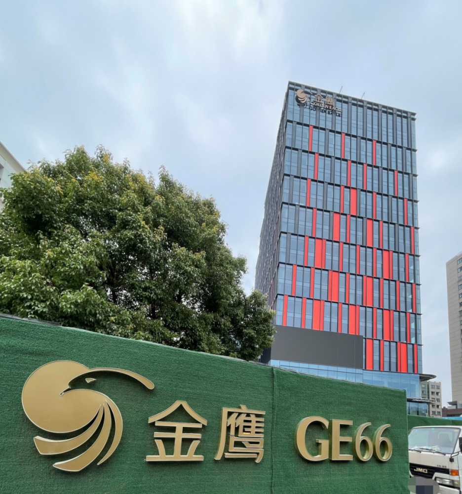 江宁第二座金鹰即将开业一路之隔景枫g96仍未动工