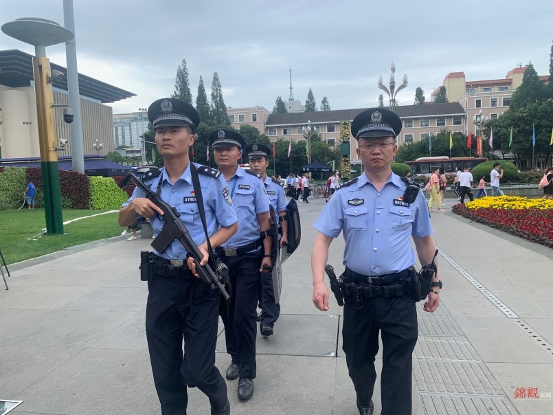 成都公安进京观礼民警代表贺全胜这份荣誉属于每一位成都警察